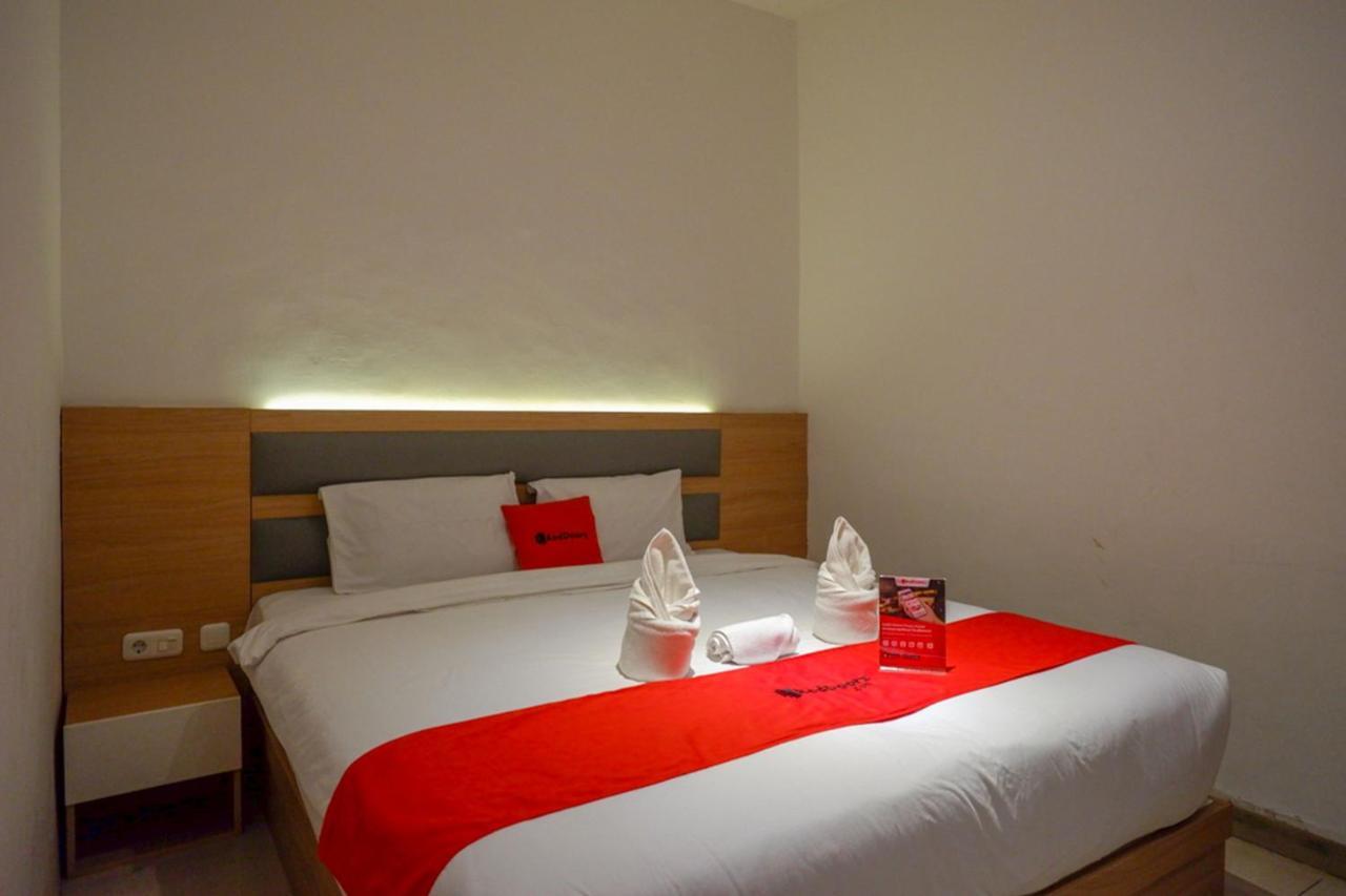 Reddoorz Plus @ Losari Μακασάρ Εξωτερικό φωτογραφία